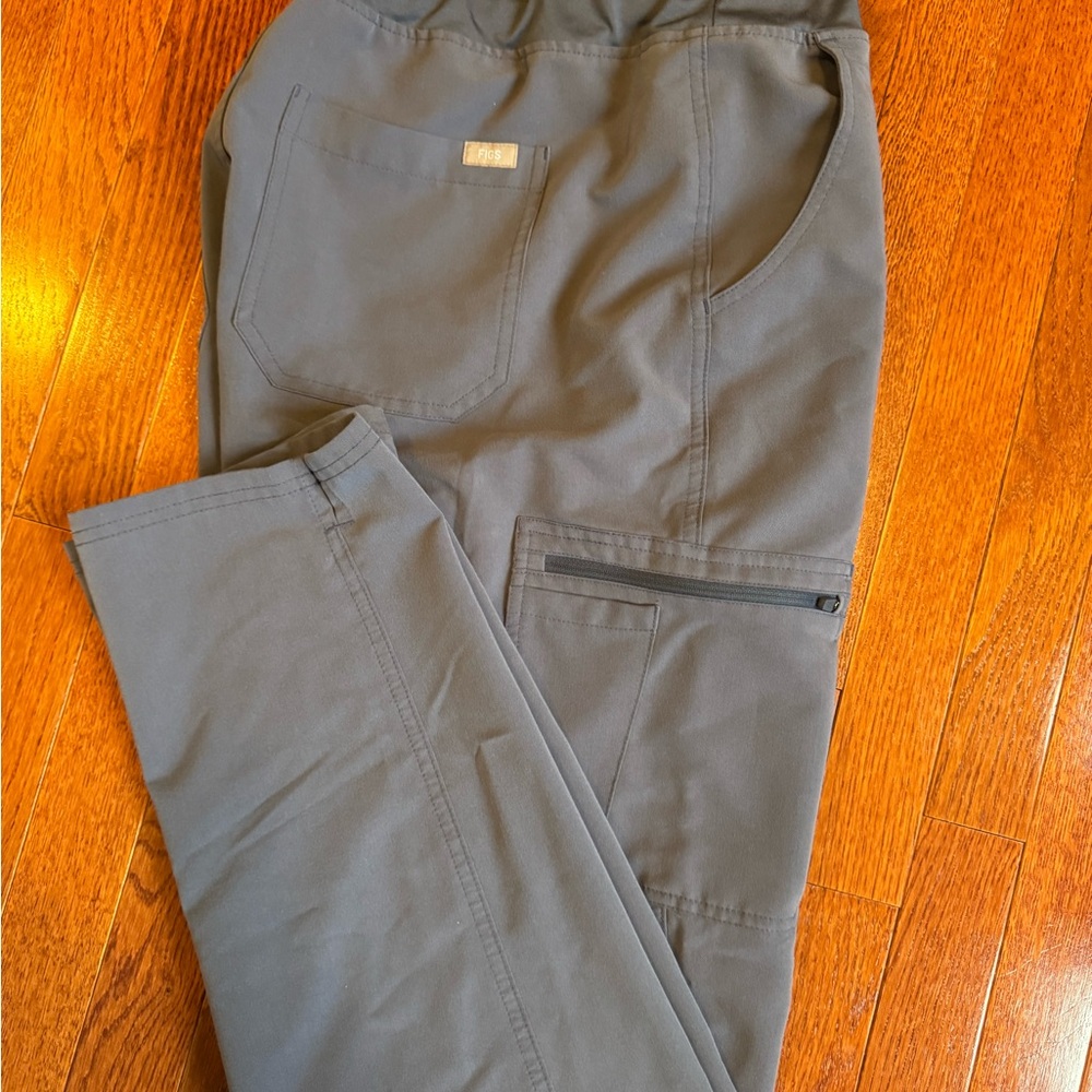 FIGS Women’s Charcoal Scrub Pants, XL